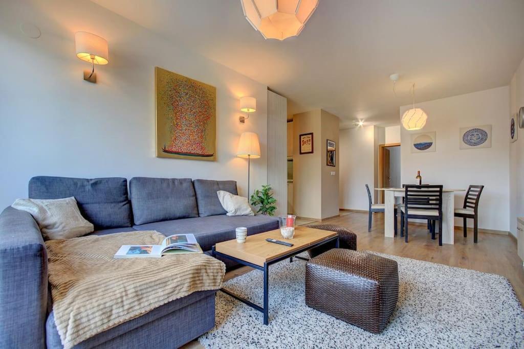 Spacious Home Office With Secure Garage In Sofia Exteriör bild