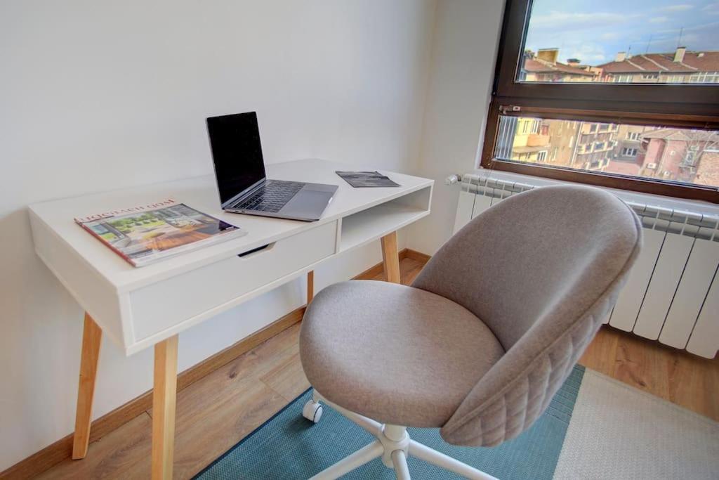 Spacious Home Office With Secure Garage In Sofia Exteriör bild